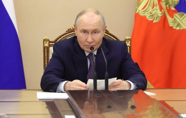 Путин: Россия сейчас переживает переломный момент в своей истории