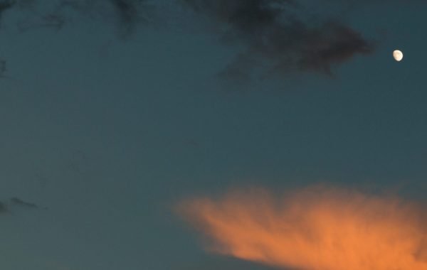 Жители Краснодара сообщили о глухих взрывах и вспышках в небе: подробности на 6 апреля