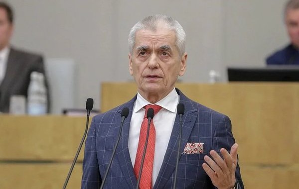 Онищенко призвал россиян не уезжать из страны на майские праздники