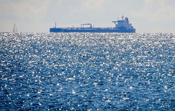 Британия сообщила об обстреле танкера у берегов Катара