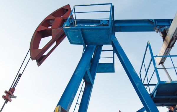 Мировые цены на нефть марки Brent упали ниже 100 долларов за баррель