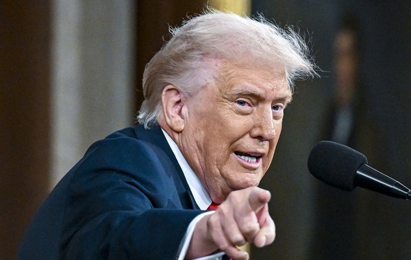 Дональд Трамп пригрозил отбросить Иран в каменный век