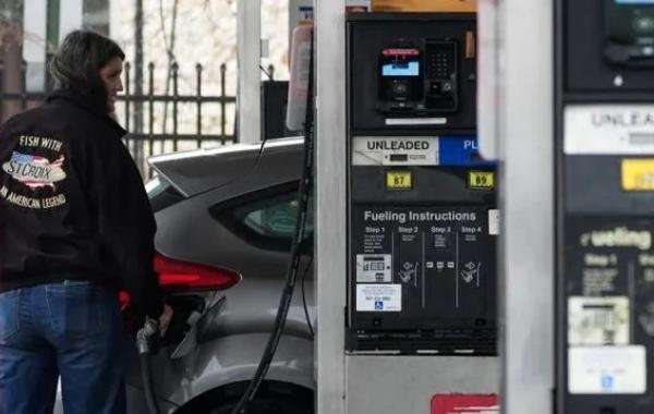 Цена на бензин в США выросла до второго рекордного значения за всю историю
