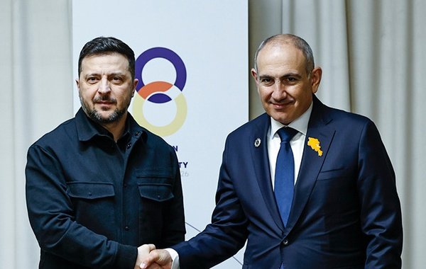 Медведев: Пашинян и Зеленский могли перейти на русский после камер