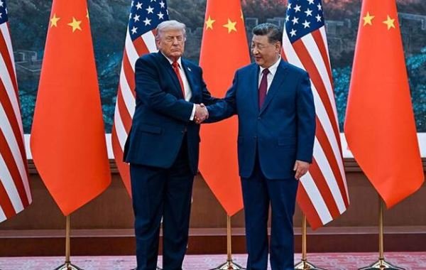Си Цзиньпин не позволил Трампу перетянуть рукопожатие на себя