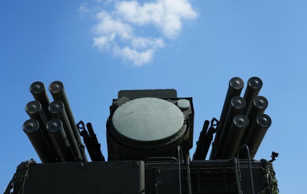 Более 10 взрывов прогремели над Севастополем: город в ночь на 17.05.2026 был атакован украинскими БПЛА