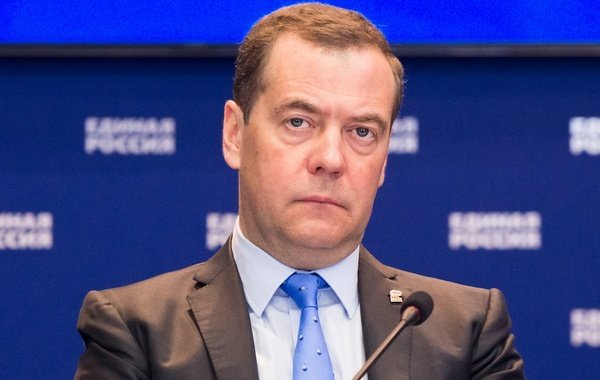 Медведев предложил Прибалтике применить пятую статью НАТО против Украины