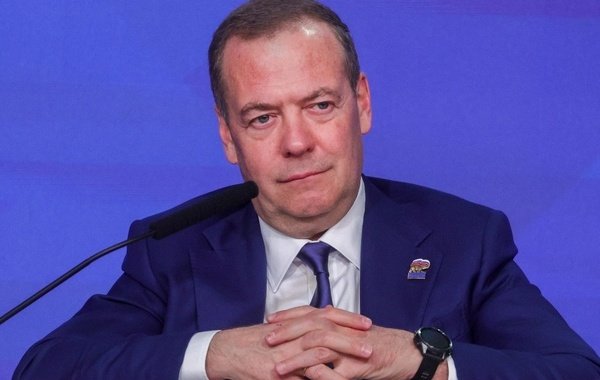 Медведев: Пашиняна прогонят, если Армения перейдёт на европейские газовые тарифы