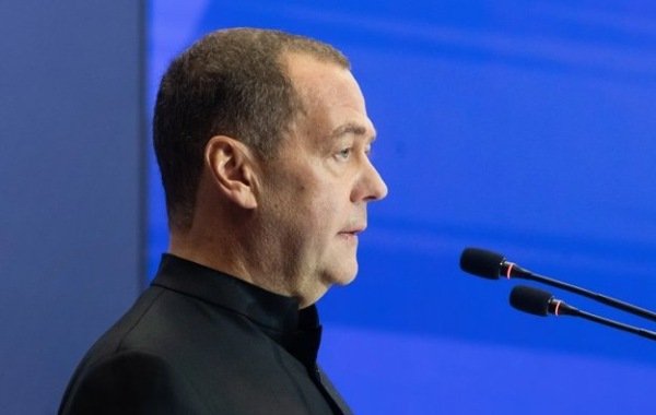 Медведев: разрушение реакторного зала ЗАЭС может создать новый Чернобыль