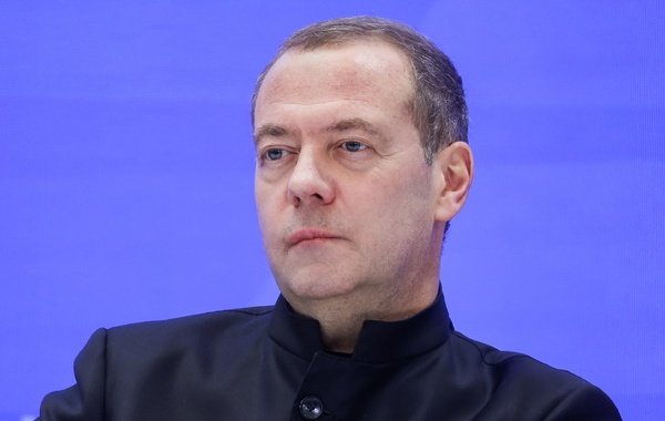 Медведев: ни одна армия в мире сейчас не может справиться с роем дронов