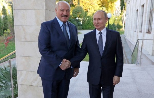 Песков: Путин и Лукашенко обсуждают повестку Союзного государства и безопасность