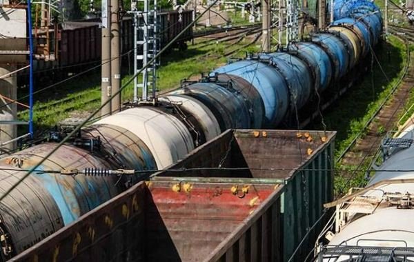 Песков назвал возможный импорт нефтепродуктов шагом к стабилизации топливного рынка РФ