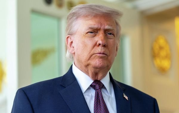 Трамп высоко оценил подаренную Путиным хоккейную шайбу
