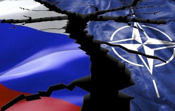 Аналитик Дэвис заявил о приближении конфликта России и Запада