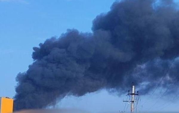 На логистическом складе "3PL" в подмосковном Коледино начался сильный пожар после атаки украинских беспилотников утром 28 июля
