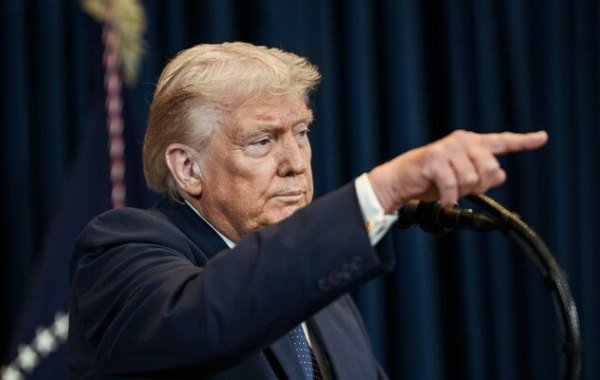 NYT: Трамп выступил с угрозой уничтожить серп и молот как символику