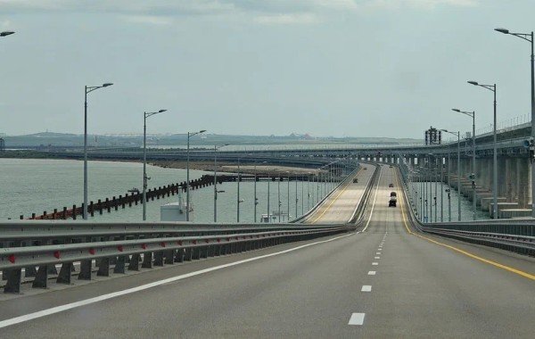 Украинские беспилотники пролетели над Крымским мостом: свежие подробности новой атаки ВСУ на полуостров сегодня, 13.07.2026