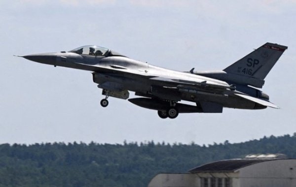 Истребители F-16 перехватили нарушивший зону нахождения Трампа самолёт