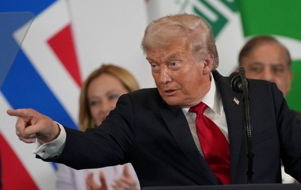 Трамп назвал коммунистов несчастными людьми без улыбок