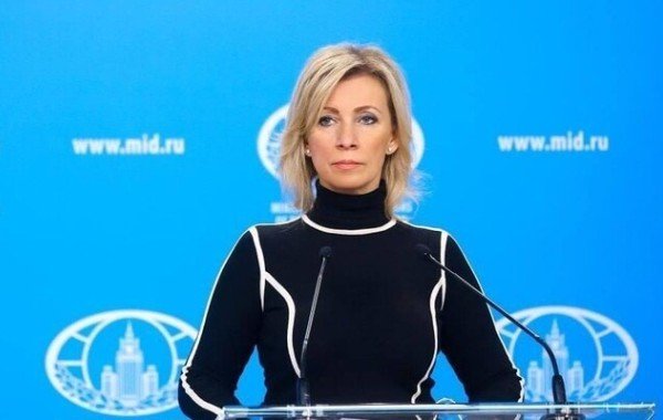 Захарова назвала враньём заявление главы МИД Франции Барро о положении РФ