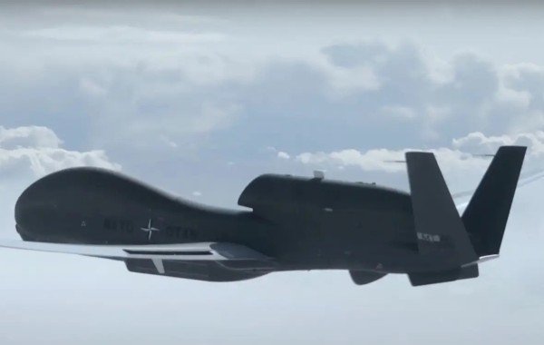 Беспилотник НАТО RQ-4D Phoenix потерял связь над Чёрным морем рядом с Крымом