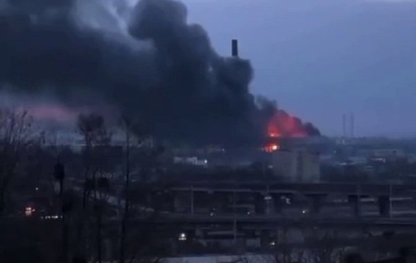 Зеленский заявил о попадании баллистической ракеты в ТЭЦ-4 в Киеве