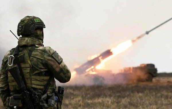Бойцы ВС РФ пробились вперёд на основных направлениях СВО: новые карты боевых действий на 15 октября