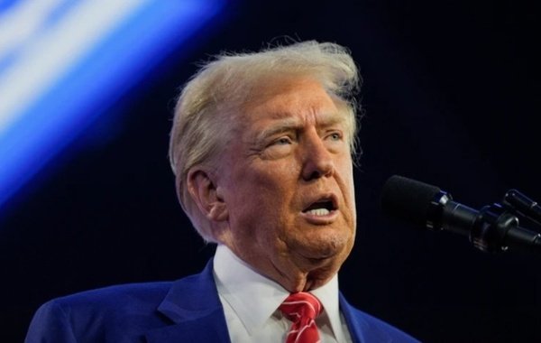 Великобритания пытается убедить Трампа не выступать против Зеленского