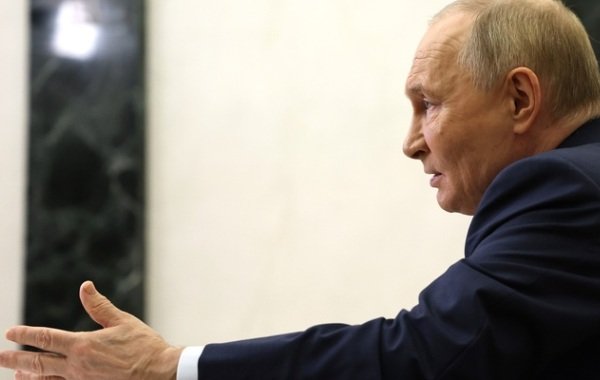 Путин описал ситуацию с энергетикой в Европе пословицей "Не рой другому яму"