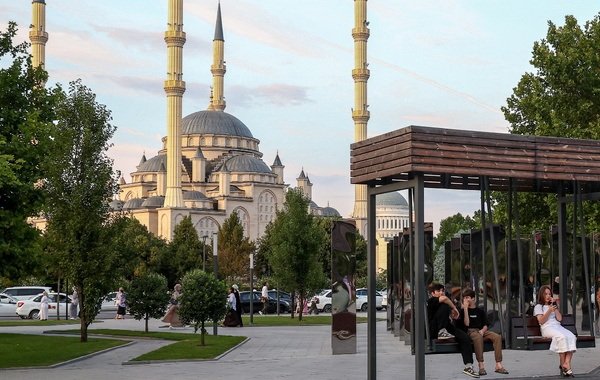 Путин: Столицу Чечни хотели перенести из Грозного, но Ахмат Кадыров был против