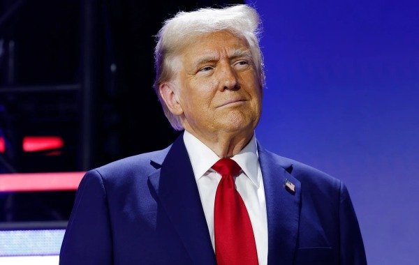 Трамп заявил, что вправе баллотироваться на третий срок из-за нечестных выборов