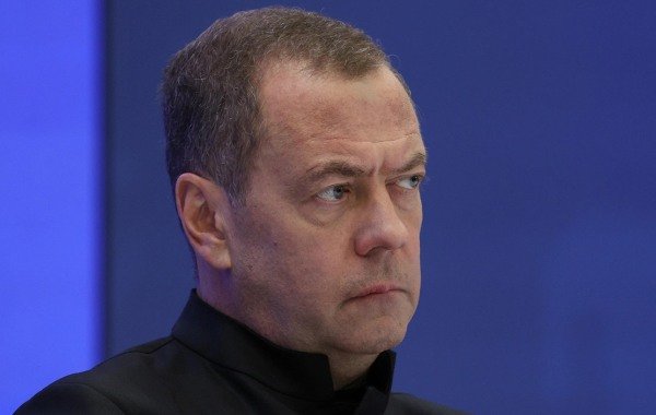 Медведев: Трампу нужно поручить ЦРУ исправить "недоразумение" в лице Зеленского